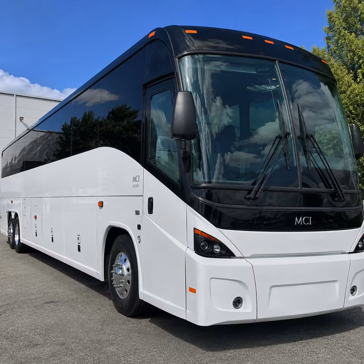 whatever your airport transfer schedule looks like in hialeah there s a bus ready for it